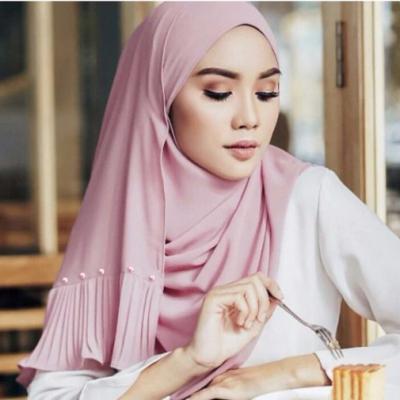 China 15-40 New Style Summer Simple Pleated Chiffon Scarf Women Hijab Pearl Muslim Scarf for sale