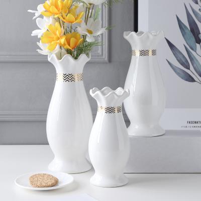 China Piece of Art Decor Simple White Living and Office and Wedding Decoration Ceramic Flower Vases for sale