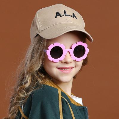 China Fashion silicone gafas de sol sunglasses SB8266 100%UV400 protection silicone kids flowers form sunglasses kids custom 2021 for sale