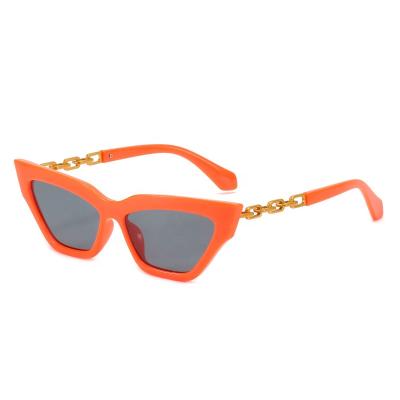 China Fashion Sunglasses NQ9225 2021 New Style Cat Eye Sunglasses Personality Chain Framed Sunglass Small Frame Sun Shades zu verkaufen