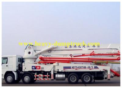 China De Howovrachtwagen zette Cementpomp 52m Capaciteit 125 van de Boom700l Vultrechter m3/h op Theoretische Productiviteit Te koop