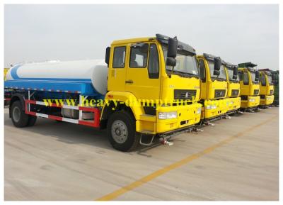 China Witte Howo-de Vrachtwagen4x2 Aandrijving 12000L 10m 18m van het Spuitbuswater voor Togo Te koop