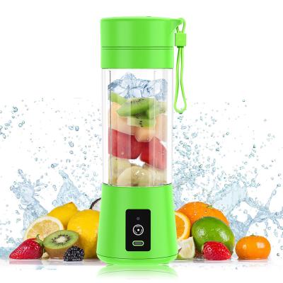 China Portable Citrus Fruit Juicer Personal Rechargeable Electric Blender USB Use Blenders and Juicers Cup Easy Handling Plastic for sale