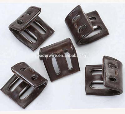 China 4 Hole 5 Hole Corrugated Sofa Zigzag Spring Clip With Plastic Cover for sale