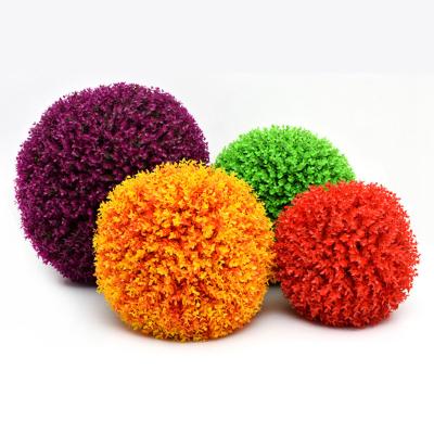 China Vivid Wholesale Decoration Outdoor Eucalyptus Garden Artificial Grass Ball For Hanging for sale