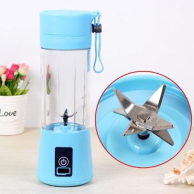 China Outdoor Kitchen USB Rechargeable Mini Fruit Smoothie Blender Portable Blender for sale