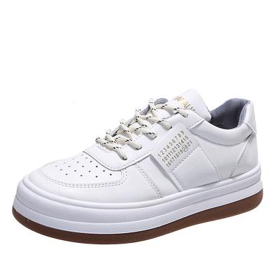 China 2022 Fashion Trend High Quality Anti-slippery Minimalism Fashion Trend Products Style Sports Walking Shoes for sale