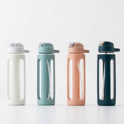 China 550ml Sustainable High Borosilicate Glass Water Bottle Drinking Bottle With Spout Straw Glass Water Bottles for sale