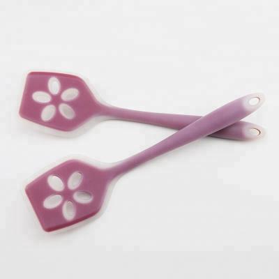 China Sustainable Silicon Cooking Drain Shovel / Leak Shovel , Slotted Kitchen Turner Silicone Shovel With Holes for sale