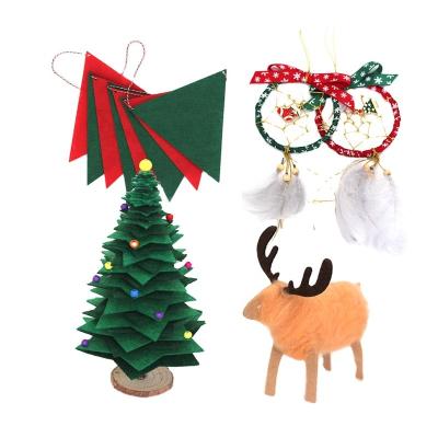 China Fashionable DIY Christmas Decorating Supplies Kit Mini Dreamcatcher Xmas Tree Merino Wool Reindeer Burgee Set for sale