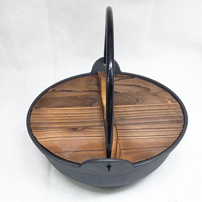 China Sustainable Small Size Vegetable Oil Round Coating Cast Iron Healthy Wok With Wooden Lid for sale