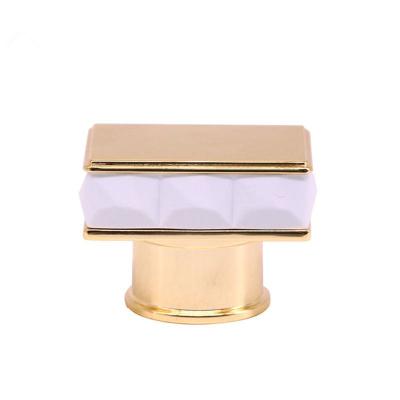 China Luxury Perfume Caps Luxury Zinc Alloy Good Touch Environmentally Friendly And Recyclable for sale