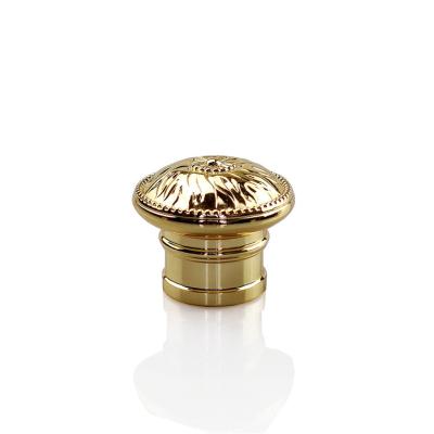 China Fashion Atmosphere Zinc Alloy Perfume Bottle Cap Logo Color Can Be Customized for sale