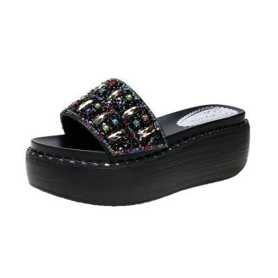 China Cheap Luxury Women's Platform Quality Flip Flops Guaranteed Anti-Slippery Slippers for sale