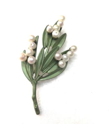 China Women Tasty Green Vintage Faux Pearl Brooches Pin Fashion New Style Leaf Pearl Brooches Pins Tasty Green Pin for sale