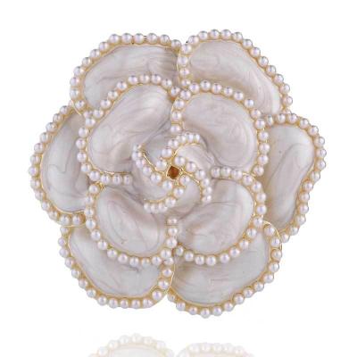 China Female Korean Faux Pearl White Flower Brooch Pin For Gift Special Classic Fashion Brooch Special Classic Fashion Female Korean Pearl White Flower Brooch Pin For Gift for sale