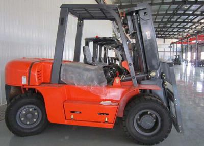 Cina carrello elevatore a forcale telescopico diesel solido di sollevamento di Tiro di capacità 2500kg, carrello elevatore di maneggio del materiale in vendita