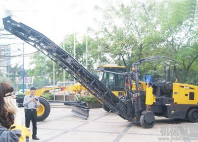 China 1320 mm Width Cold Milling Machine , Tire Travel Asphalt Milling Equipment for sale