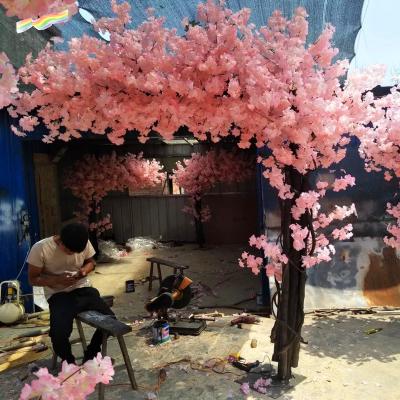 China Indoor 10ft Artificial Strap Cherry Blossom Tree Arch Wedding Tree For Sale Decoration Wholesale for sale