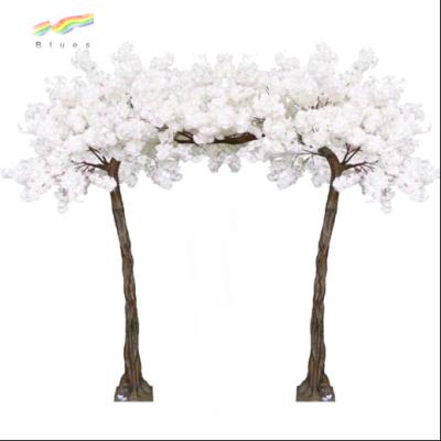 China Indoor Artificial Strap Cherry Blossom Tree Arch Wedding Tree For Sale Decoration Wholesale for sale