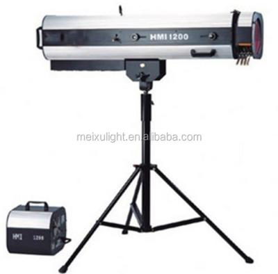 China Free Standing Projector High Brightness Wedding Party Lighting 1200w Electronic Auto Focus To Follow Spot Light for sale