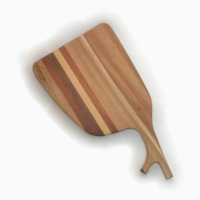 China Sustainable Custom Hot Selling Wooden Acacia Breakfast Food Serving Board Pizza Board With Branch Shape Handle for sale