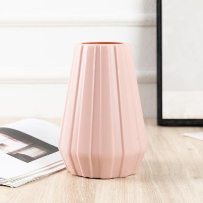 China Hot Selling Vintage New Design Living Room Vase Decorative Home Flower Arrangement Plastic Vase for sale