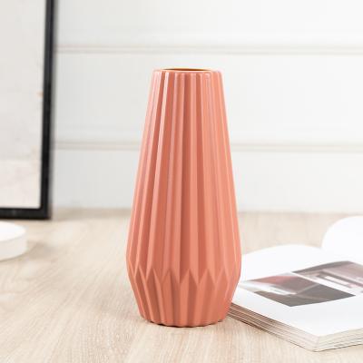 China 2021 Hot Vintage Decorative Plastic Vases Modern Style Hotel Appearance Decorative Ceramic Vases for sale