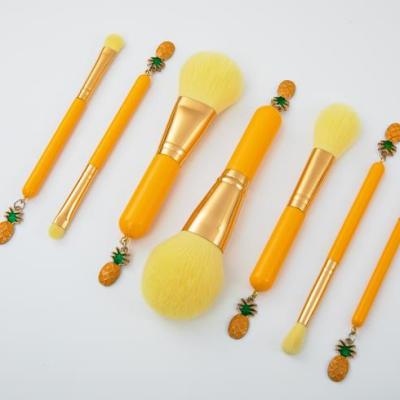 China Angular Blush Professional 7 High End Wooden Handle Pineapple Cosmetic Makeup Brushes Premium Set Own Logo for sale