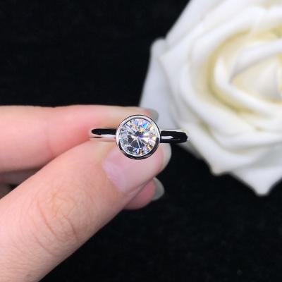 China 2022 Environmental Friendly New Trendy Bezel Setting 14K 1CT Moissanite Ring White Gold for sale