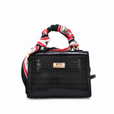 China Lady Guangzhou Manufacturer Hot Sale Crocodile Lady Handbags With Scarf for sale