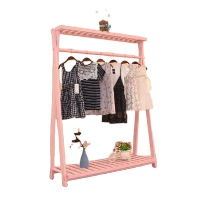 China TMJ-2031Custom Retail Store Antique Luxury Pink Children Shopping Wooden Mannequins Clothes Clothing Display Stand Rack for sale