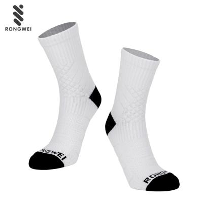 China Custom Antibacterial Outdoor Knitted White Cotton Running Basketball Sports Socks for sale