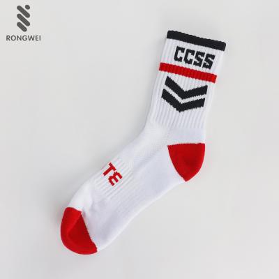 China Antibacterial Wholesale White Sports Team Running Climbing Athletic Socks for sale