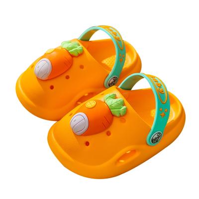 China Waterproof Kids Hole Shoes Indoor Summer Kids Non Slip Cool Baotou Clog Boys and Girls Kids Cartoon Cute Fruit Slippers for sale