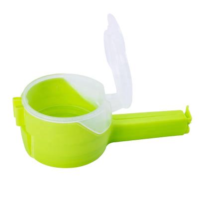 China Viable Smart Gadgets 2 In 1 Kitchen Chip Bag Clip Food Preservation Sealing Clip With Pour Spouts for sale