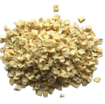 China Delicious dry food air dried dehydrated green apple cubes into pellets for sale