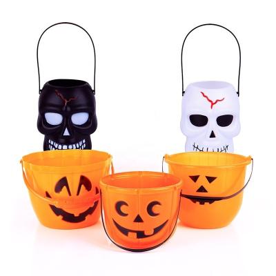 China Wholesale Insect Prevention HWA100771 Halloween Decor Product LED Tote Light Portable Plastic Pumpkin Barrels Instant Candy Bucket for sale