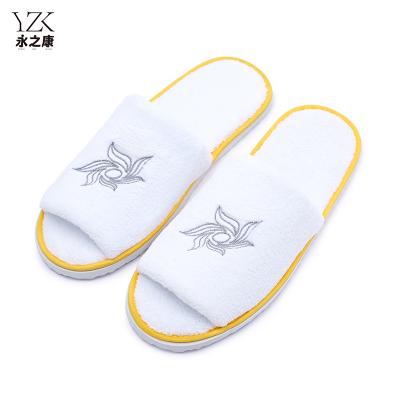 China Exquisite Disposable Hotel Amenities OEM Custom Logo Wholesale Hotel Room Spa Guest Coral Fleece Disposable Slippers for sale