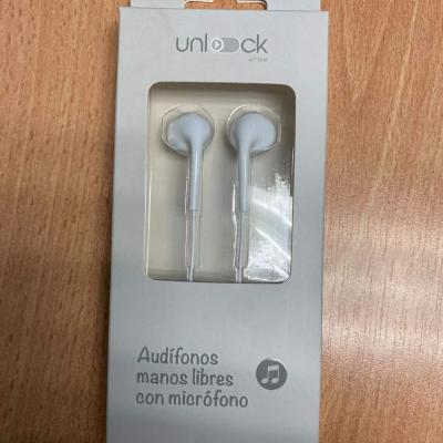 China AUX3BL In-Ear Earphone In Ear Type Well Wired White Black Good Price For Cell Phones Good Quality Long Lasting Sound Good for sale