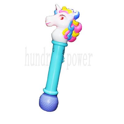 China La forma del unicornio de la máquina de la burbuja que sopla de mano musical automática embroma favor en venta