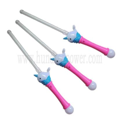 China Rosa leuchten Sie Stabs-Spielzeug-magischer Stock-Prinzessin Wand With Light und Ton 39CM zu verkaufen