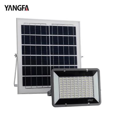 China Outdoor Solar Powered Garden IP65 60W 120W 200W LED Rechargeable Floodlight for sale