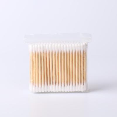 China Cosmetic Cotton Swabs 200 Pcs Medical Cotton Swab With Bamboo Or Wooden Stick Cotton Bud for sale