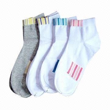 China Custom logo, deisgn various color cotton socks for sale