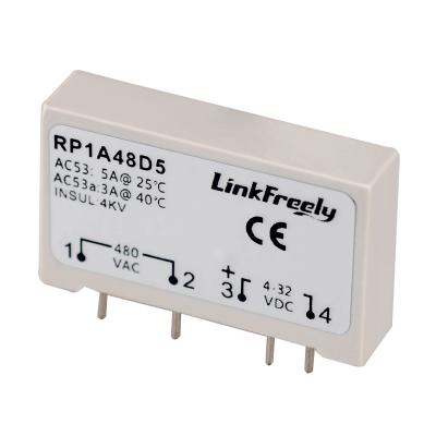 中国 RP1A48D5 Sealed 5A/480VAC Output Mini PCB Solid State Relay DCto AC1-Phase Switching Zero 4-32VDC Input Power Relay Industrial Switch 販売のため