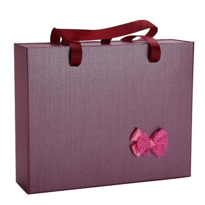 China Handmade hot paper boxes with handles factory prices wholesales 2020 new here for sale