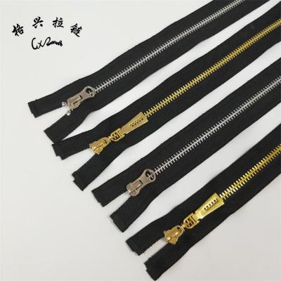 China Wholesale Custom Gold Metal Teeth 5# Auto Lock Silvery Zipper With Zipper Slider for sale