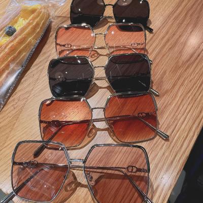 China Comfortable New Fashion Retro Metal Sun Glasses Clear Lens Glasses Square Oversized Sunglasses Women for sale