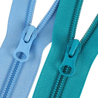 China Fabrik Hot Wholesale 3# 5# 7# 8# 10# Nylon Langketten Reißverschluss gleiche Farbe Zähne Reißverschluss bunter Nylon Reißverschluss für Tasche Kleidung Schuhe zu verkaufen